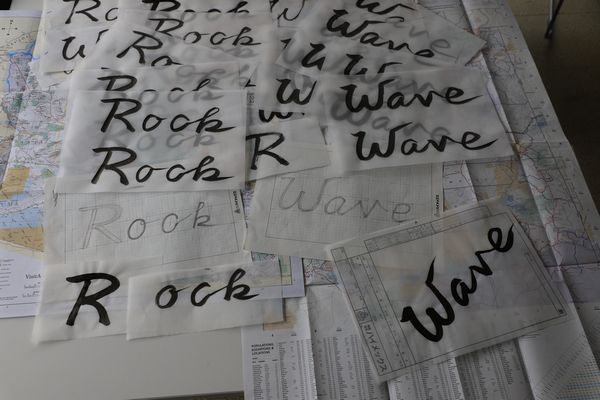 １２月のワンショット【題字の出来栄え　ＲＯＣＫ ＆ ＷＡＶＥ】／【カレンダー展入選】